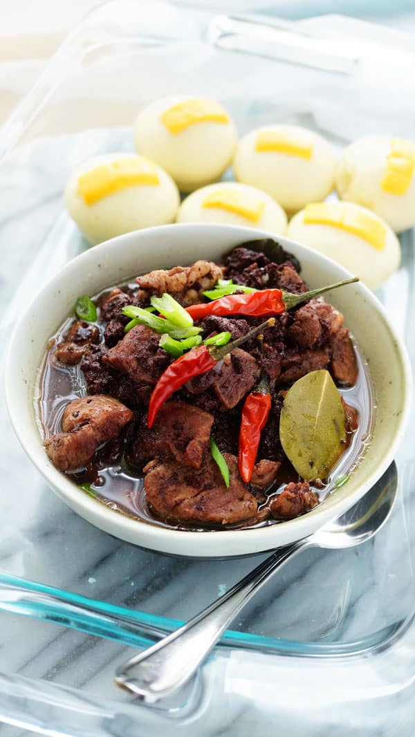 This Dinuguan Recipe Kapampangan Style is an easy Pork Blood Stew version of Dinuguan Filipino Recipe from Pampanga, Philippines. Easy and Dive into an food adventure with this soup with blood in it/ www.theskinnypot.com