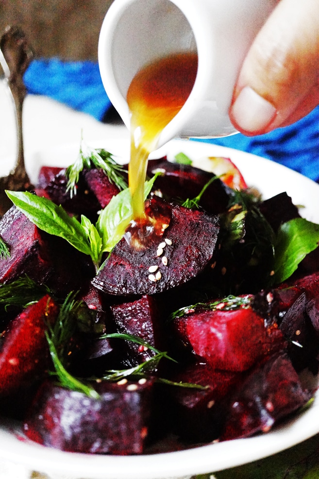 Beet salad, have you heard about it? I had not heard about Beets in general. But last year, I got hooked in this Beet Salad and I am not turning back.